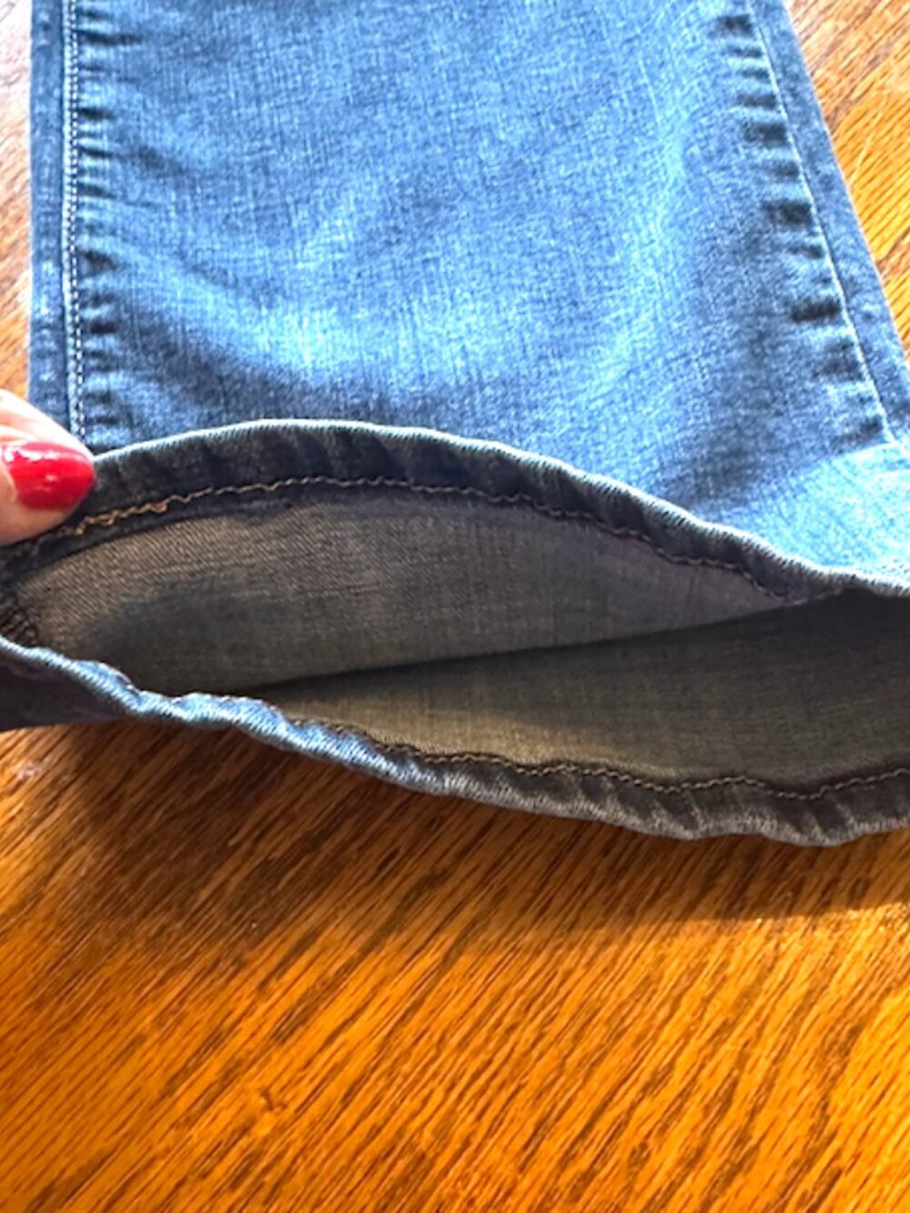 Levi's Women's Jeans, Size 12 (LV1232) - Picture 4 of 7